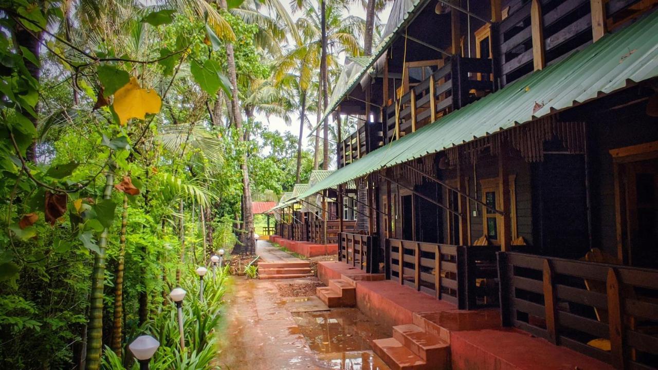 Shunyachi Lotusfeet Hotel Morjim Exterior foto